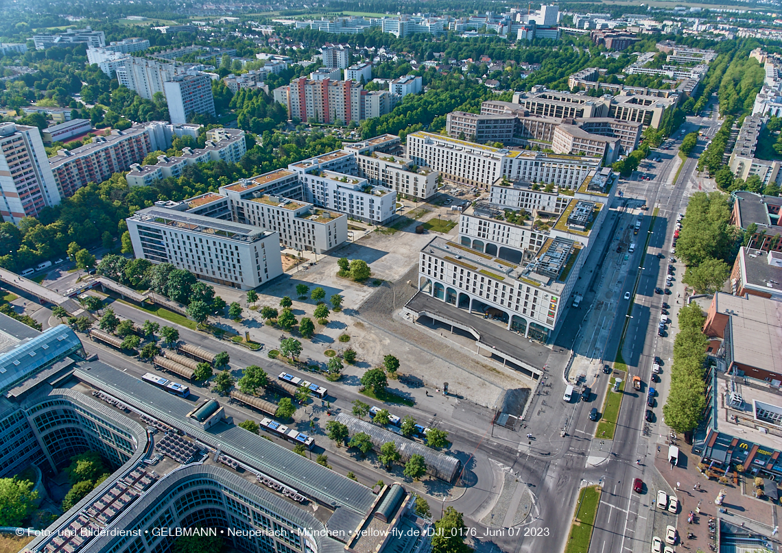 07.06.2023 - Perlach Plaza, PEP, Rentenversicherung, Wohnring, WACKER-Chemie in Neuperlach 07.06.2023 - Perlach Plaza, PEP, Rentenversicherung, Wohnring, WACKER-Chemie in Neuperlach